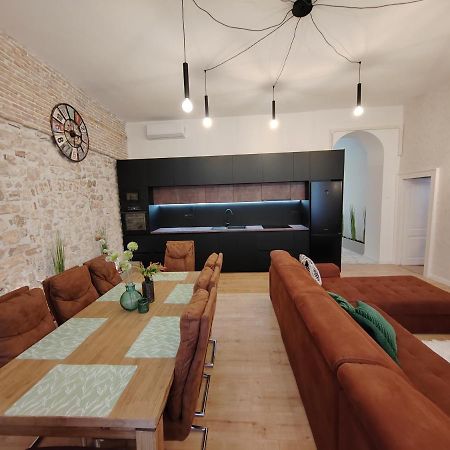 Town Square Apartment Ζαντάρ Εξωτερικό φωτογραφία