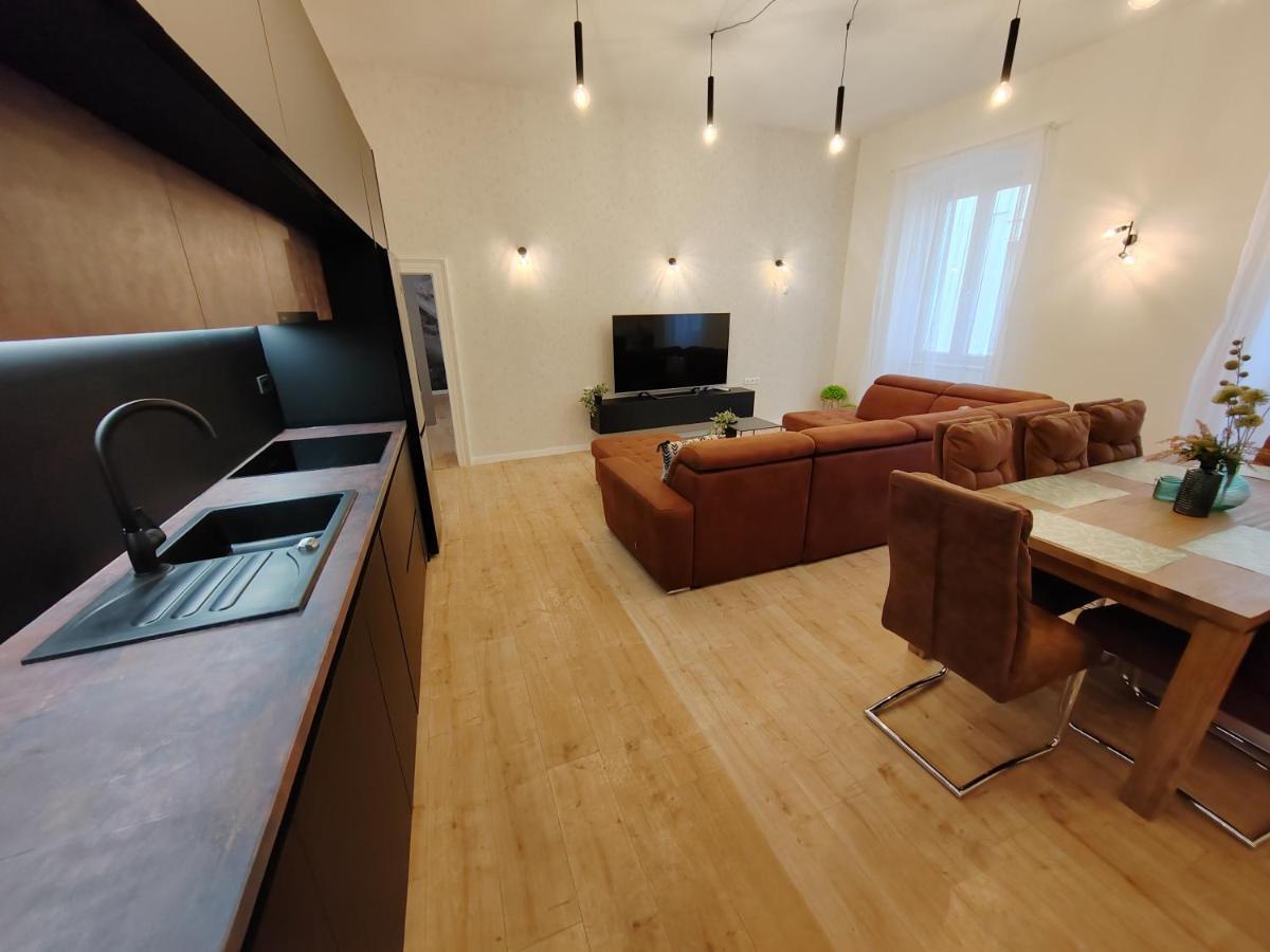 Town Square Apartment Ζαντάρ Εξωτερικό φωτογραφία