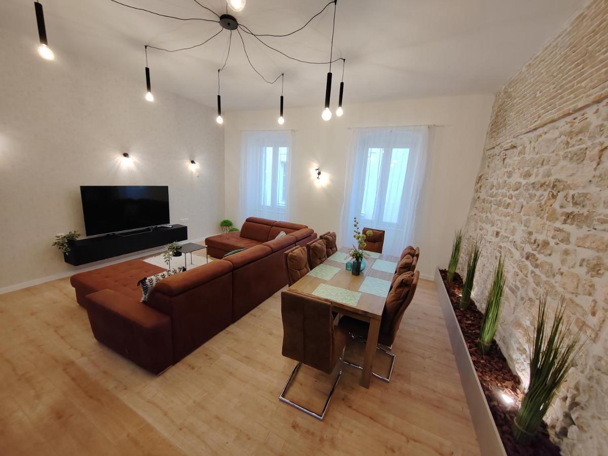 Town Square Apartment Ζαντάρ Εξωτερικό φωτογραφία