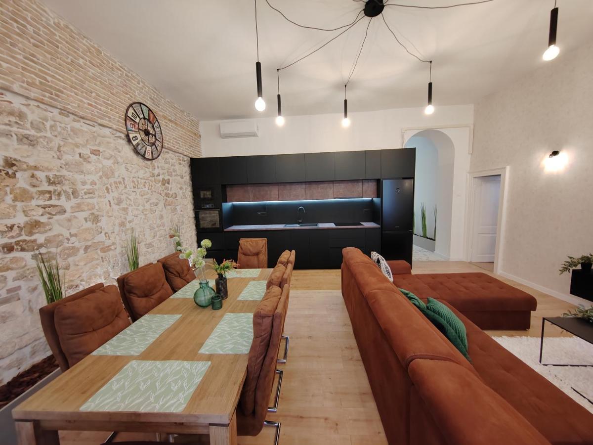 Town Square Apartment Ζαντάρ Εξωτερικό φωτογραφία