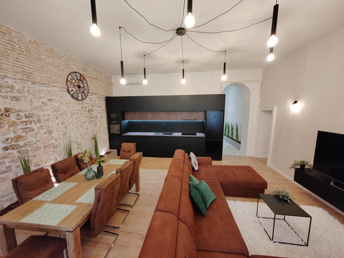 Town Square Apartment Ζαντάρ Εξωτερικό φωτογραφία