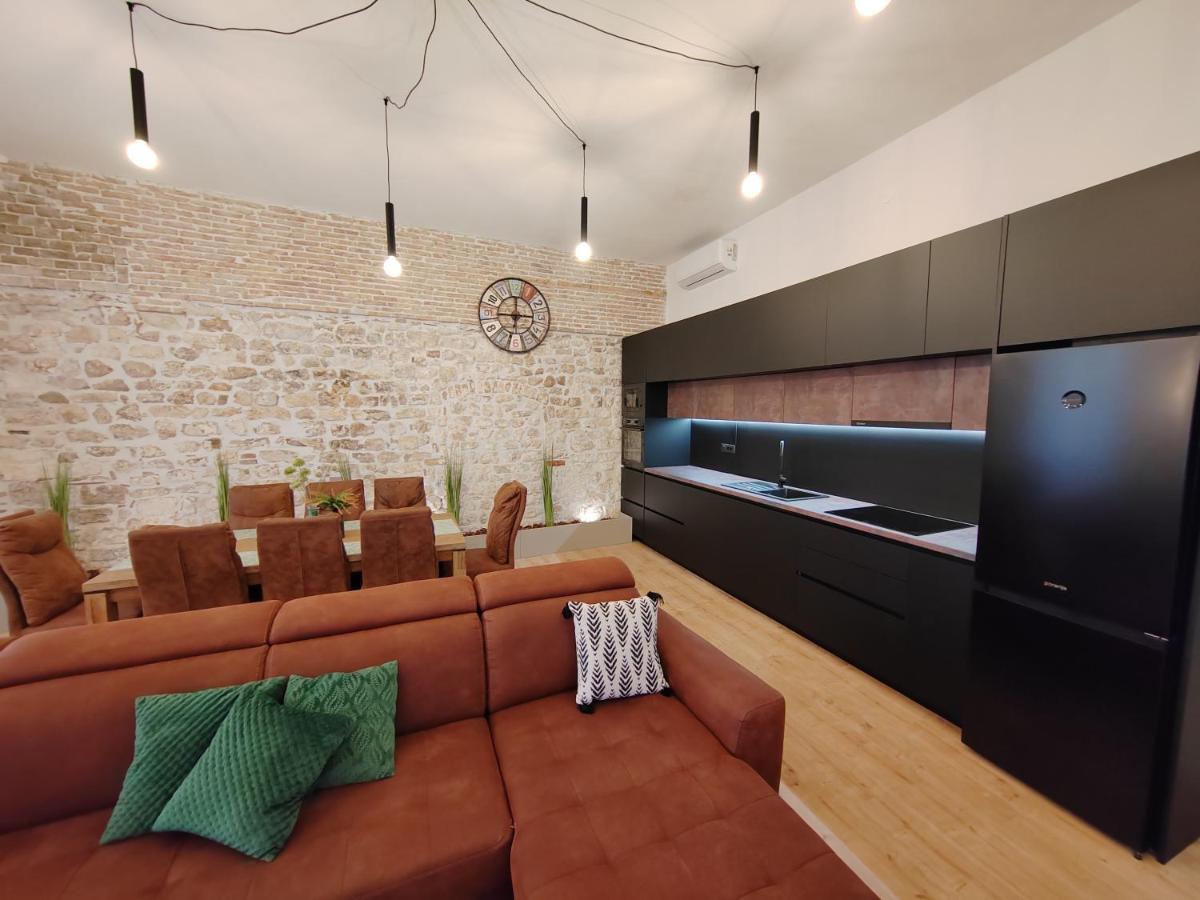 Town Square Apartment Ζαντάρ Εξωτερικό φωτογραφία
