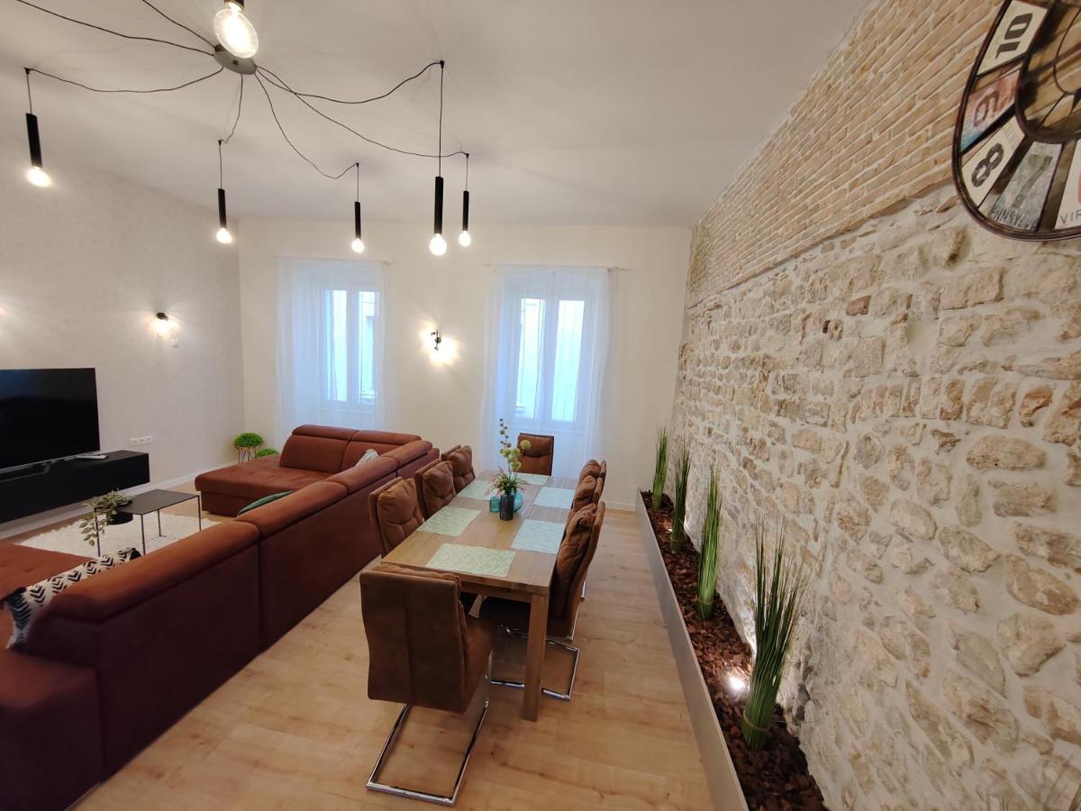 Town Square Apartment Ζαντάρ Εξωτερικό φωτογραφία